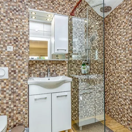 Mmi Village Penzion 4*