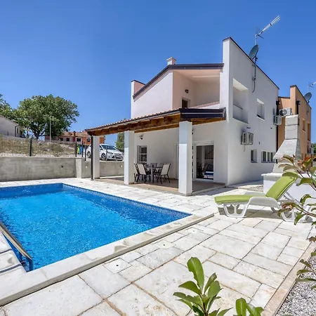 Mmi Village
